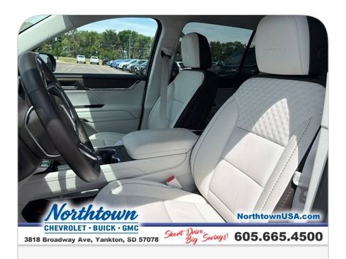 Used 2024 GMC Acadia Denali AWD/4WD image 13