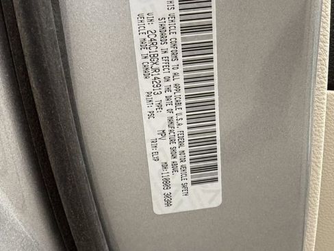 Used 2018 Chrysler Pacifica Touring-L FWD image 6
