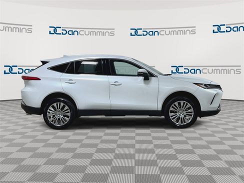 Used 2024 Toyota Venza XLE image 9