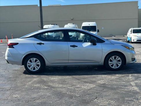 Used 2025 Nissan Versa S FWD image 9