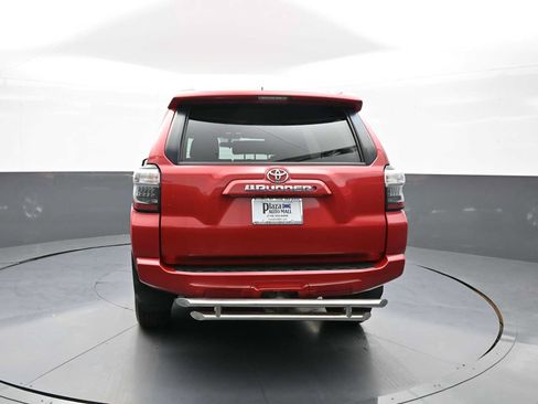 Used 2016 Toyota 4Runner SR5 AWD/4WD image 7