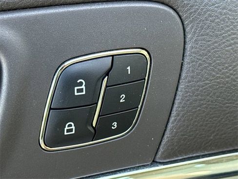 Used 2013 Lincoln MKS image 14