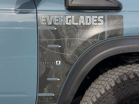 Used 2023 Ford Bronco Everglades image 9
