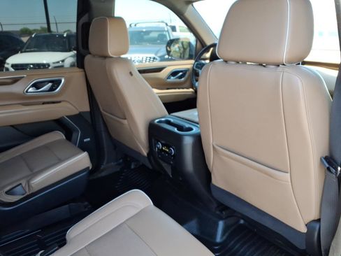 Used 2021 Chevrolet Suburban Premier w/ Premium Package AWD/4WD image 14