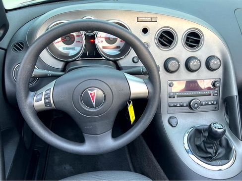 Used 2006 Pontiac Solstice Convertible w/ Power Package image 15