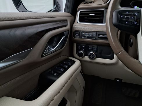 Used 2021 GMC Yukon Denali w/ Denali Premium Package image 15