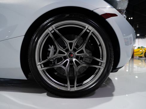 Used 2018 McLaren 720S image 42