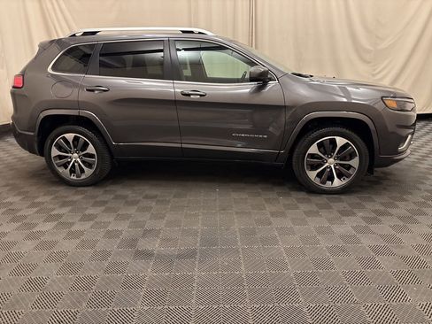 Used 2019 Jeep Cherokee Overland image 4