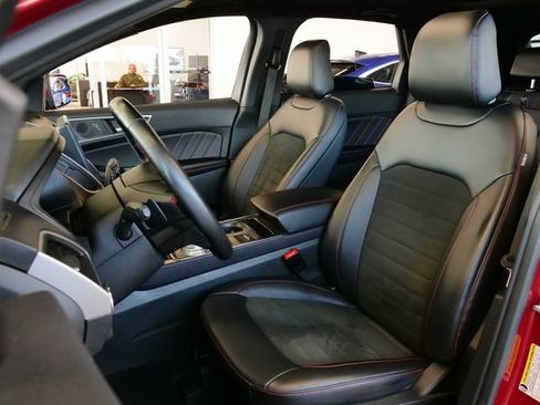 Used 2022 Ford Edge ST-Line w/ Class II Trailer Tow Package image 10