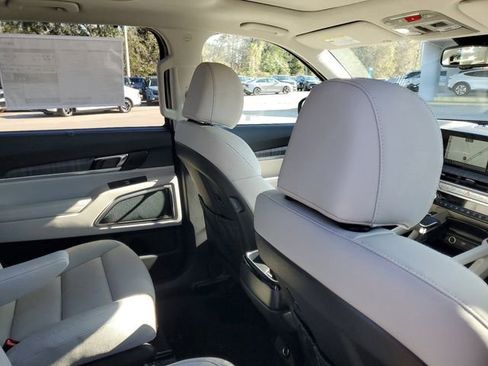 New 2025 Kia Telluride EX image 32