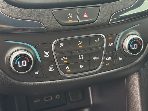 Used 2023 Chevrolet Equinox RS FWD image 16