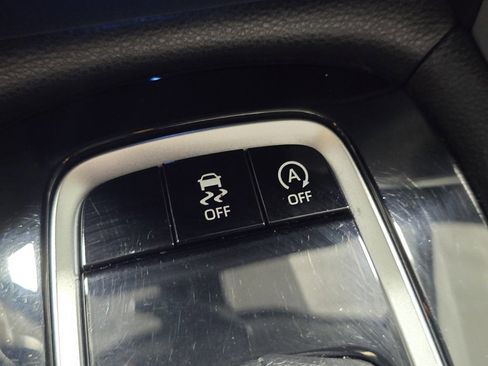 Used 2022 Toyota Corolla Cross XLE image 29