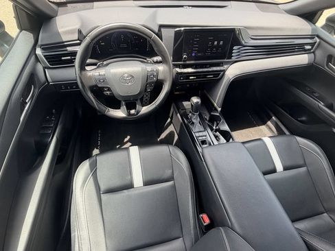 Used 2025 Toyota Camry SE w/ Convenience Package FWD image 13
