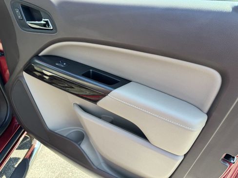 Used 2018 GMC Canyon SLE image 18