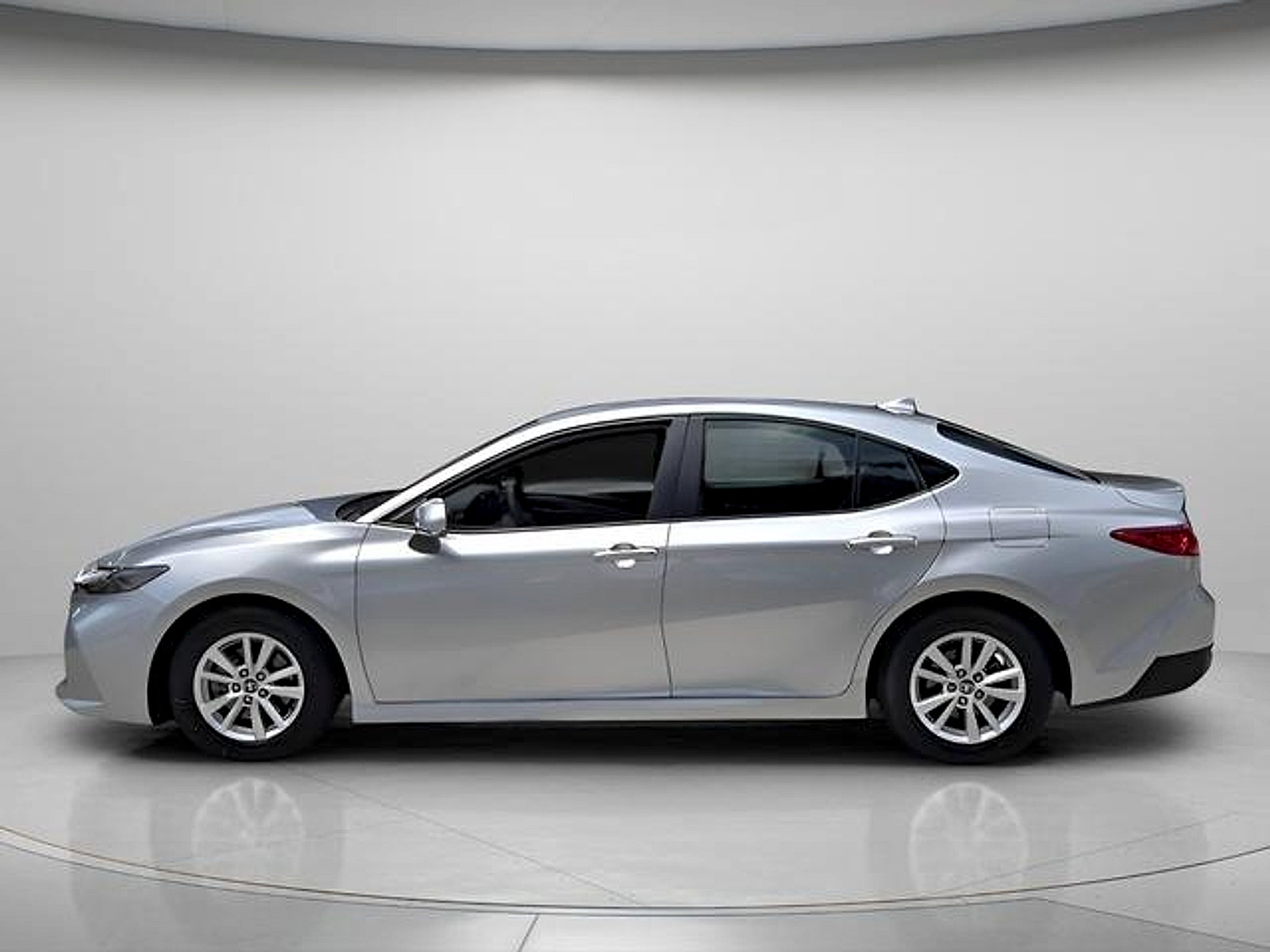 Used 2026 Toyota Camry LE FWD image 3