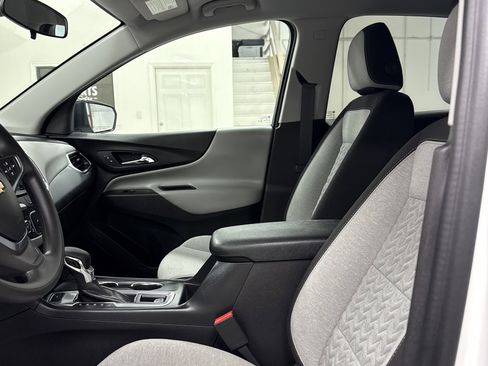 Used 2024 Chevrolet Equinox LS w/ LS Convenience Package image 4