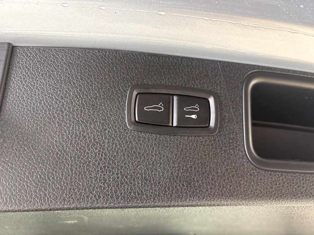 Certified 2020 Porsche Macan AWD/4WD image 21