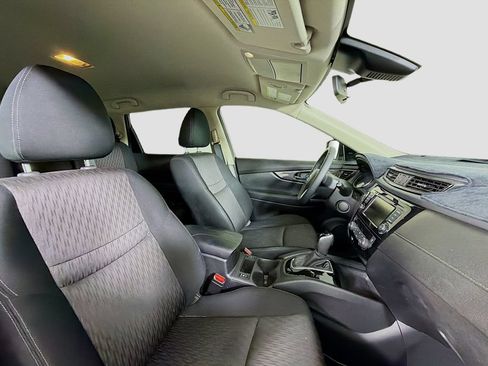Used 2020 Nissan Rogue SV FWD image 27