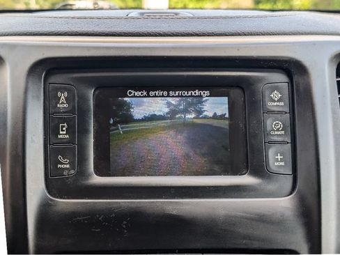 Used 2017 Jeep Cherokee Latitude w/ Cold Weather Group AWD/4WD image 24