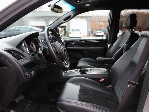 Used 2017 Dodge Grand Caravan SXT w/ Driver Convenience Group image 23