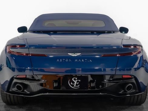Used 2024 Aston Martin DB12 Convertible image 17
