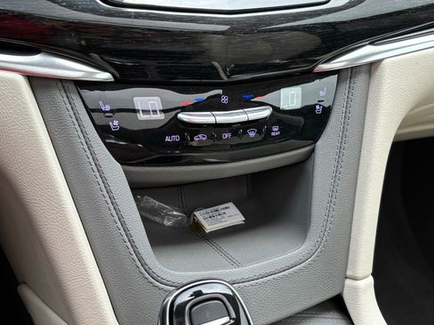 Used 2022 Cadillac XT6 Premium Luxury w/ Technology Package FWD image 12