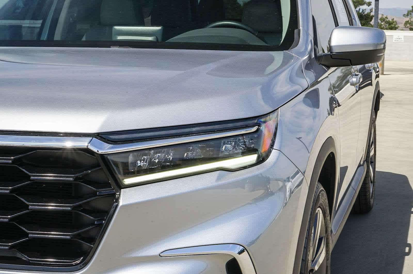 Used 2023 Honda Pilot Touring image 7