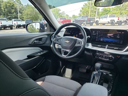 Used 2024 Chevrolet Trax LT w/ Driver Confidence Package FWD image 35