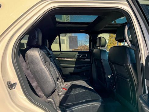 Used 2016 Ford Explorer Platinum image 15