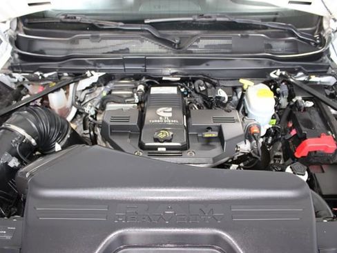 Used 2024 RAM 3500 Tradesman w/ Chrome Appearance Group AWD/4WD image 24