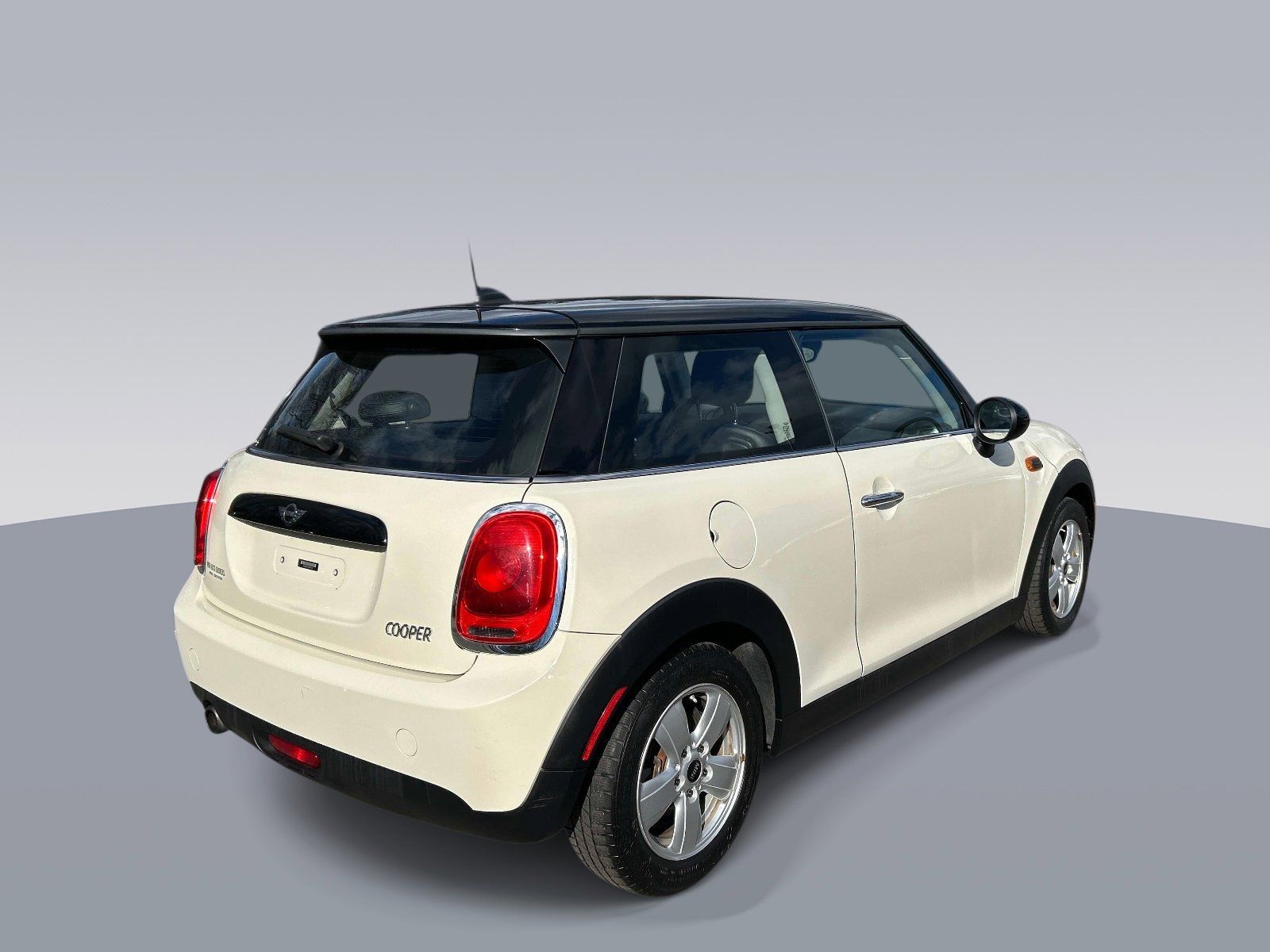 Used 2017 MINI Cooper 2-Door Hardtop FWD image 3