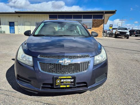Used 2013 Chevrolet Cruze LS image 9