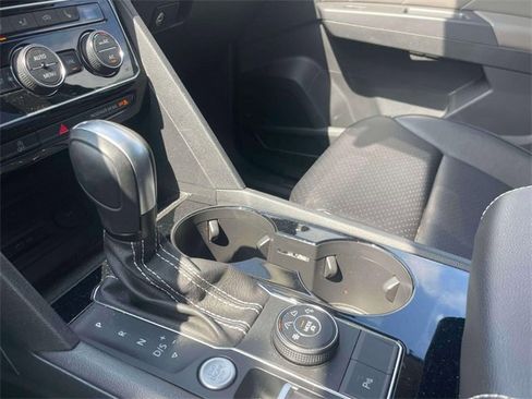 Used 2022 Volkswagen Atlas SEL R-Line image 32