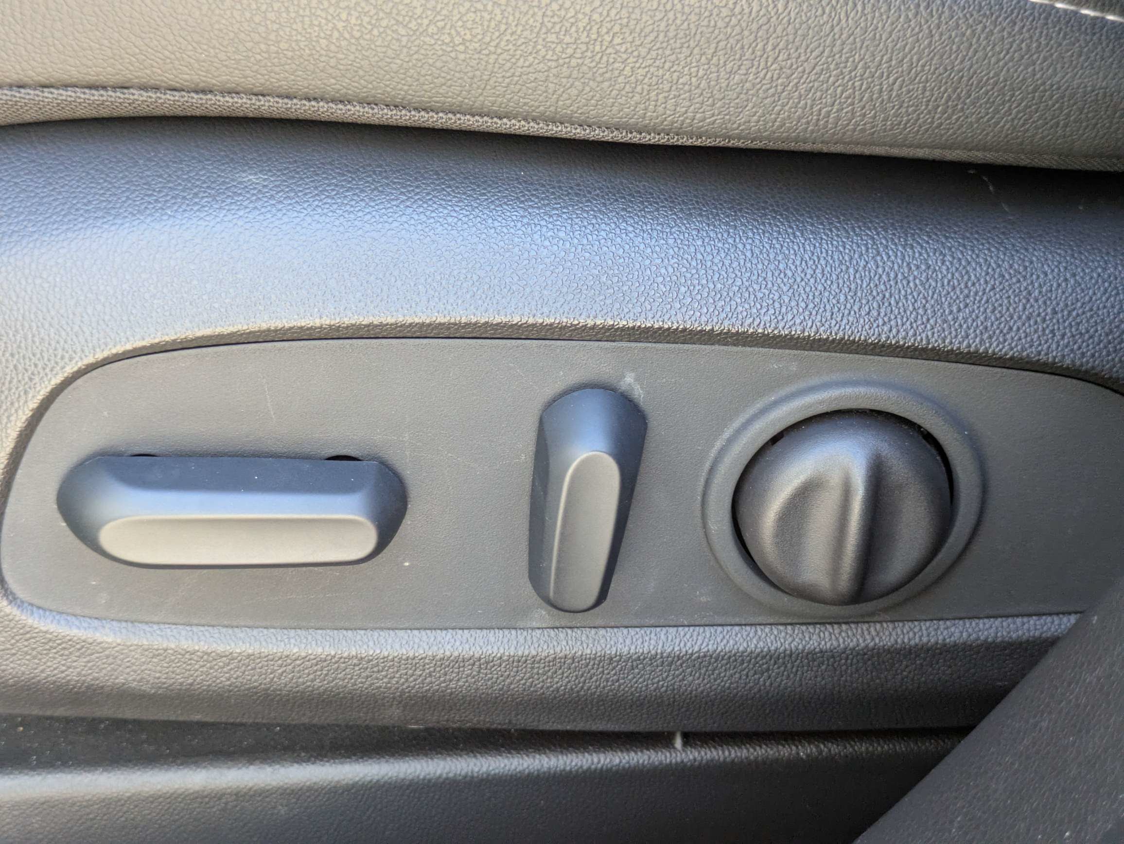 Used 2023 Buick Encore GX Essence w/ Advanced Technology Package FWD image 20