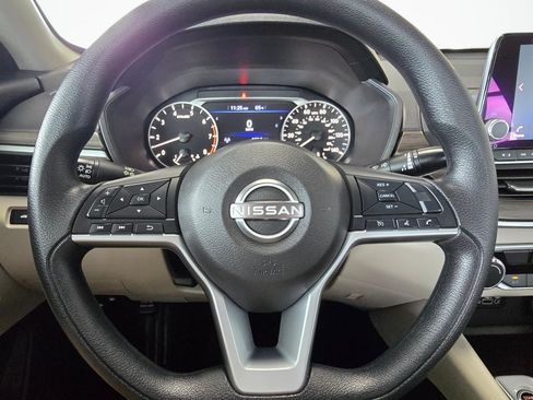 Used 2025 Nissan Altima 2.5 SV FWD image 21