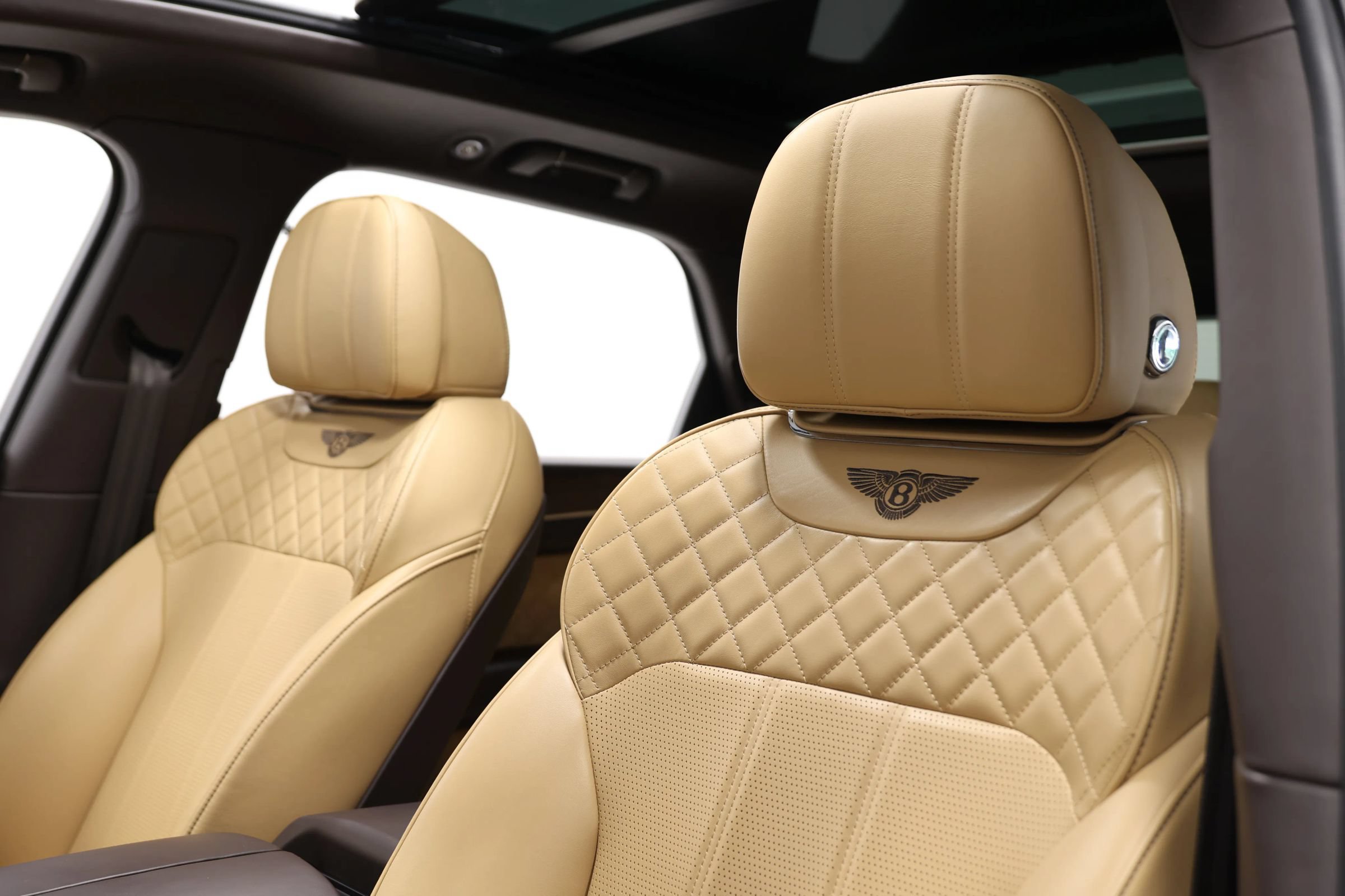 Used 2018 Bentley Bentayga AWD/4WD image 17