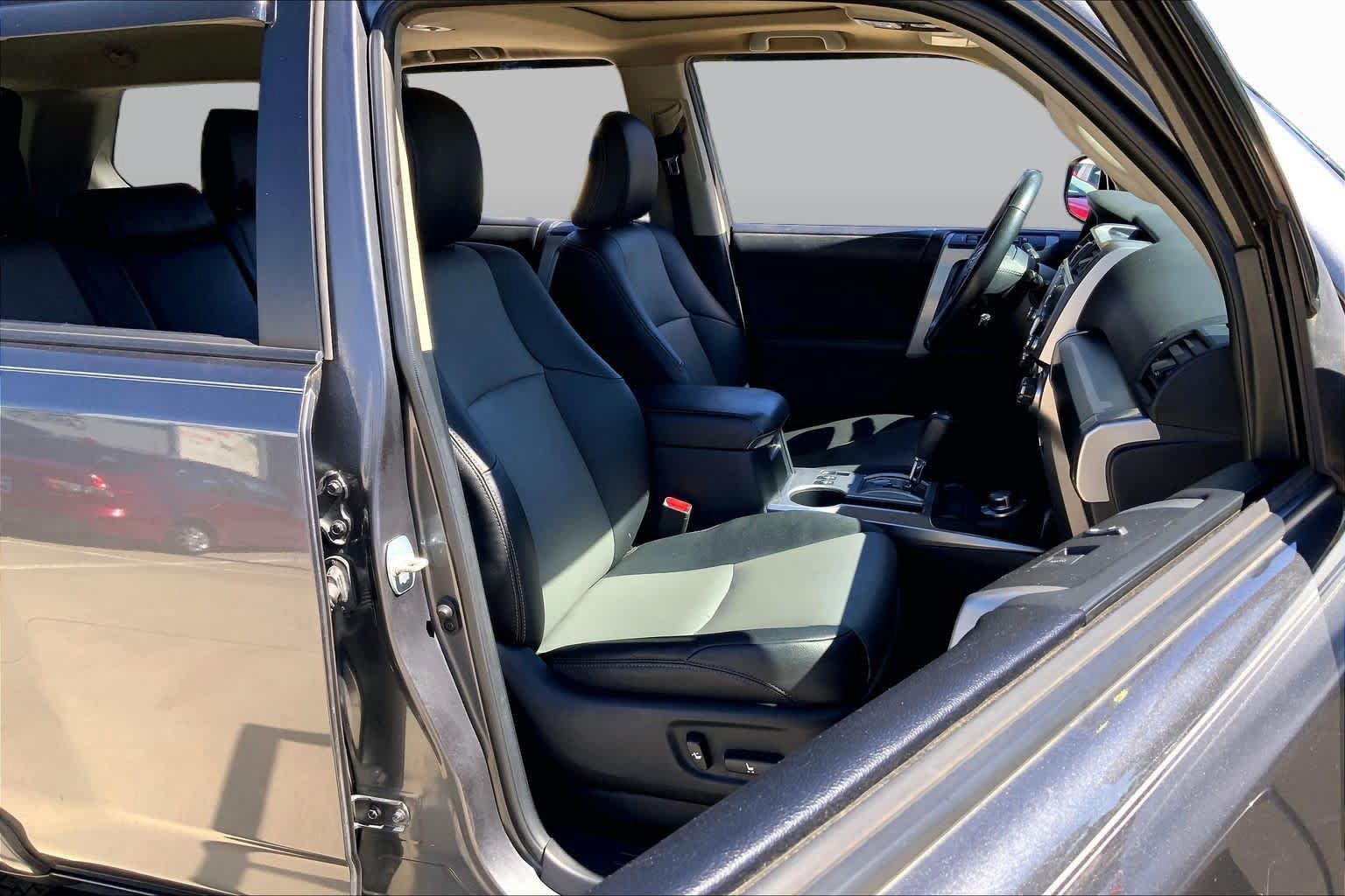 Used 2021 Toyota 4Runner SR5 Premium w/ Moonroof Package AWD/4WD image 9