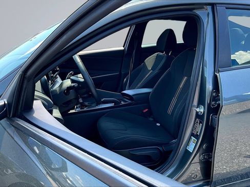 Used 2025 Hyundai Elantra Sport FWD image 22
