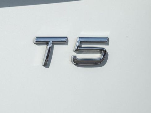 Used 2020 Volvo XC90 T5 Momentum image 6