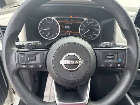 Used 2023 Nissan Rogue SV FWD image 16