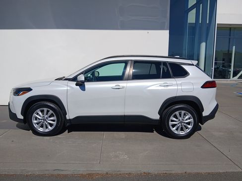 Used 2022 Toyota Corolla Cross LE image 4