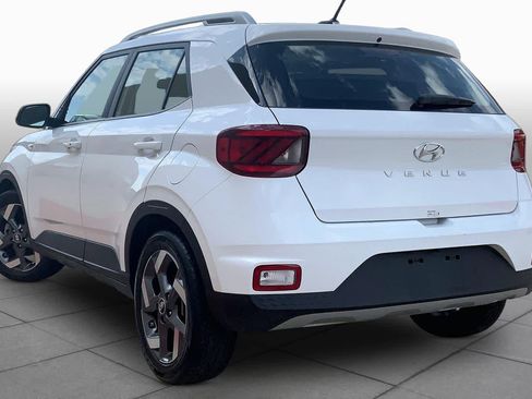 Certified 2025 Hyundai Venue SEL FWD image 11
