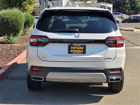 New 2025 Honda Pilot Touring image 6