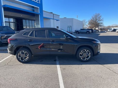 New 2026 Chevrolet Trax LT w/ Sunroof Package image 2
