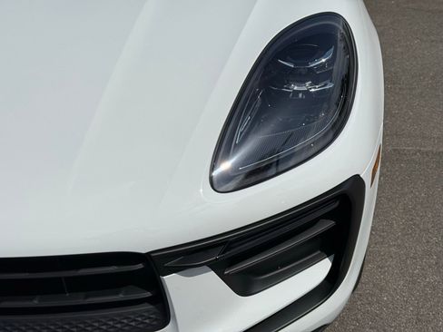 Used 2026 Porsche Macan AWD/4WD image 11
