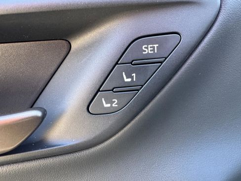 Used 2026 Toyota Crown Platinum image 10