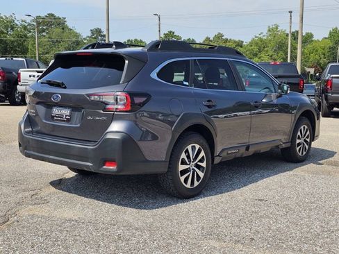 Used 2024 Subaru Outback Premium AWD/4WD image 9