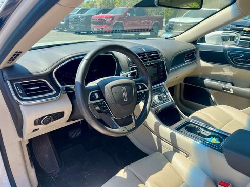 Used 2017 Lincoln Continental Select w/ Climate Package AWD/4WD image 11