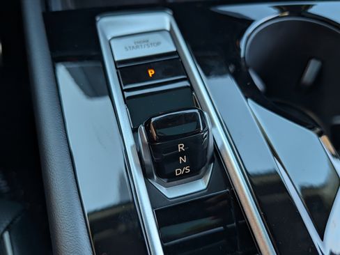 Used 2024 Volkswagen Atlas SEL Premium R-Line image 33