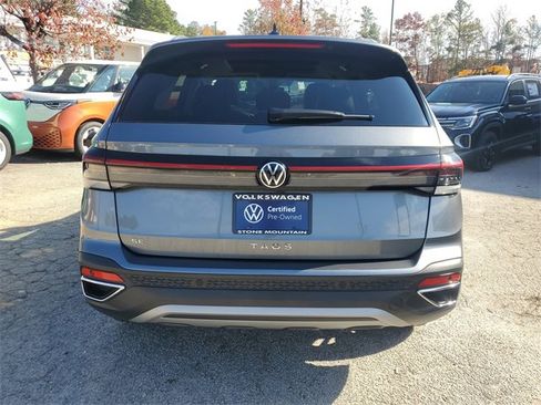 Certified 2025 Volkswagen Taos SE w/ Panoramic Sunroof Package image 5